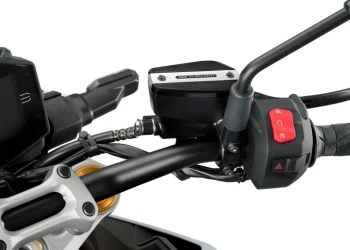 Protezione tappo serbatoio fuido freno anteriore