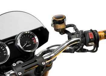 Protezione tappo serbatoio fuido freno anteriore