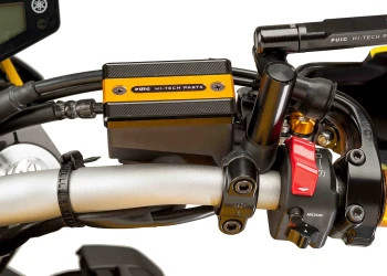 Protezione tappo serbatoio fuido freno anteriore