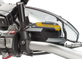 Cache maître-cylindre de liquide de frein avant