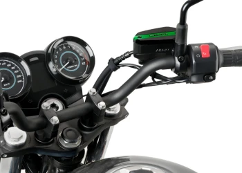 Cache maître-cylindre de liquide de frein avant