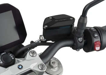 Protezione tappo serbatoio fuido freno anteriore