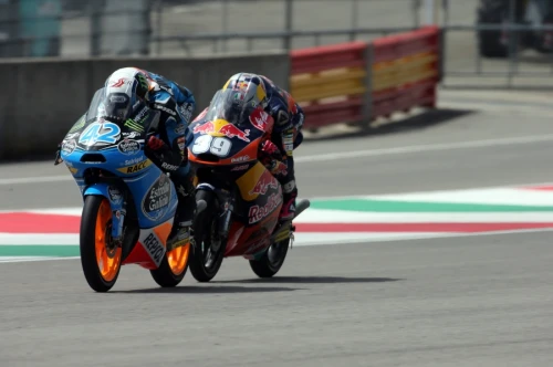 Rins i M&aacute;rquez lluiten per la vict&ograve;ria fins a l'&uacute;ltima volta