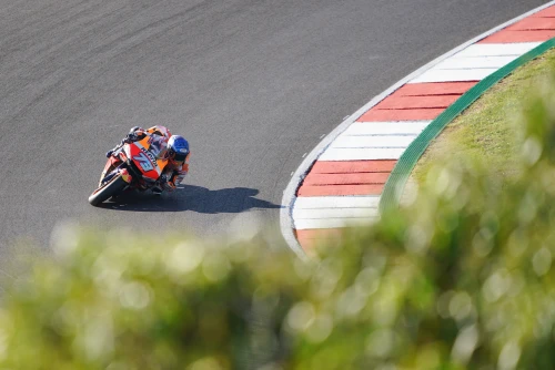 Bradl finishes the season in style