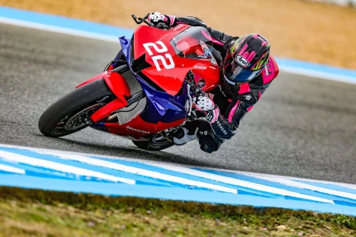 Puig continues to support Ana Carrasco’s career in her new adventure in WorldSSP