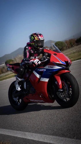 Puig continues to support Ana Carrasco’s career in her new adventure in WorldSSP