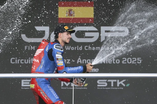 BORJA GÓMEZ SHINES IN JEREZ AND LEADS THE JUNIOR GP SHOW