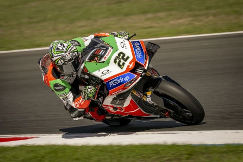 Tres podios para Alex Lowes en Magny-Cours con el nuevo proyecto de Bimota 