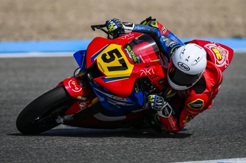 TORNADA A L’ACCÍÓ