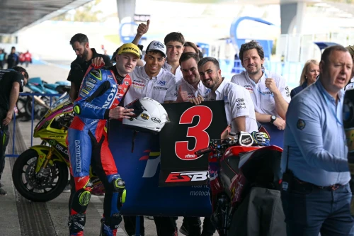 TORNADA A L’ACCÍÓ